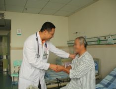 胃癌：76岁胃癌老人不妥协 信科学战胜癌症